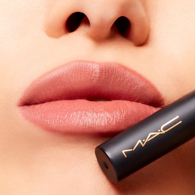 MAC Cosmetics Powder Kiss Velvet Blur Slim Stick ruj buze mat hidratant culoare Over the Taupe 2 g