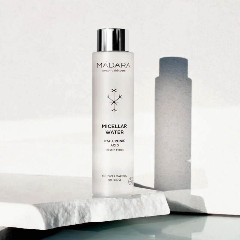 Mádara MÁDARA Cleansing apa pentru curatare cu particule micele cu acid hialuronic 100 ml