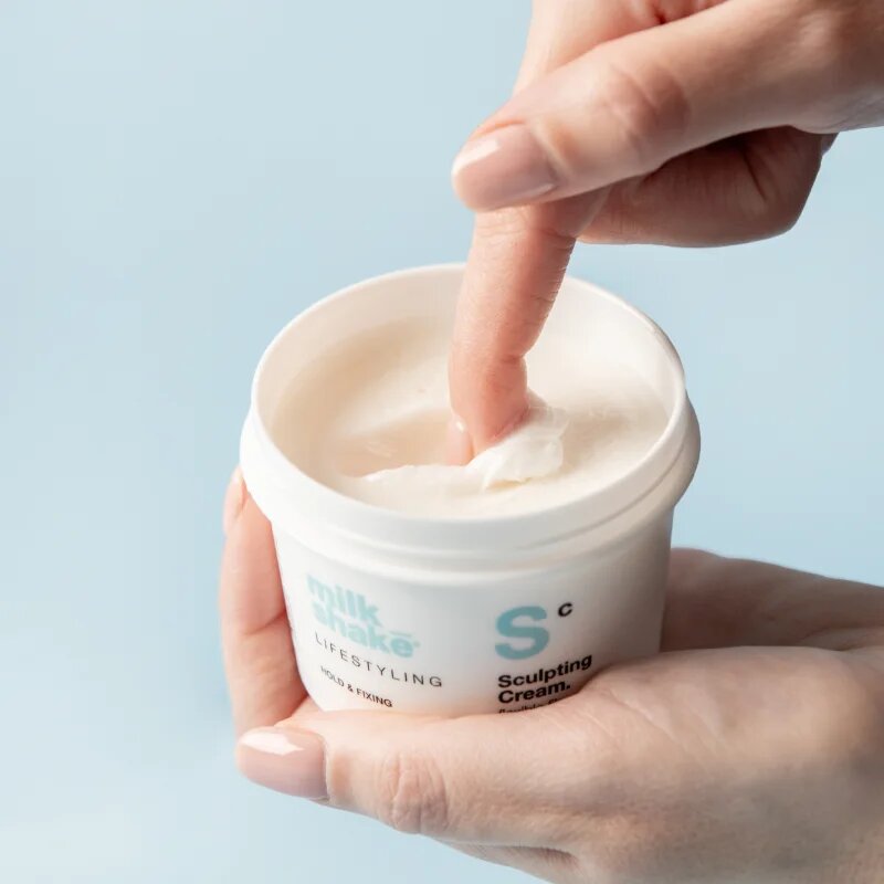 milk_shake® Lifestyling Sculpting Cream pasta modelatoare pentru păr 90 ml