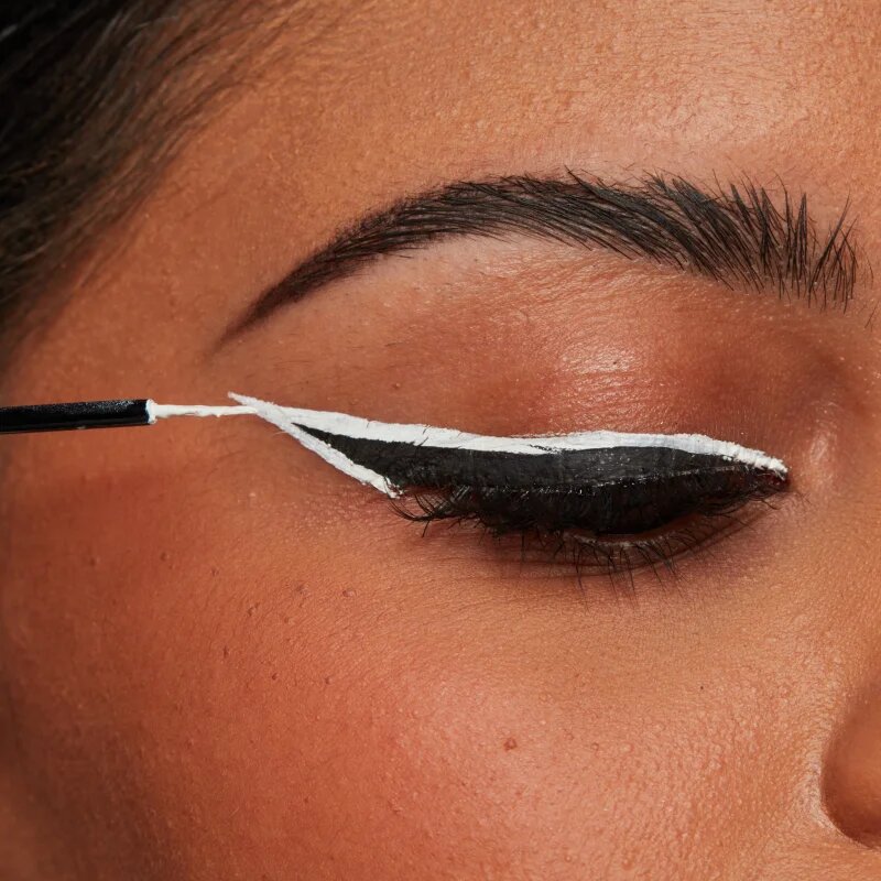 NYX Professional Makeup Vivid Matte eyeliner cu efect matifiant culoare Black 2 ml