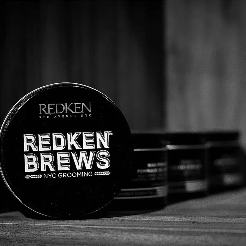 Redken Brews pomadă modelatoare pentru un aspect neted al părului 100 ml