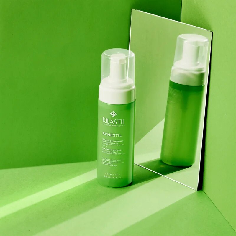 Rilastil Acnestil spuma de curatare ce echilibreaza excesul sebum pentru tenul gras predispus la acnee 165 ml