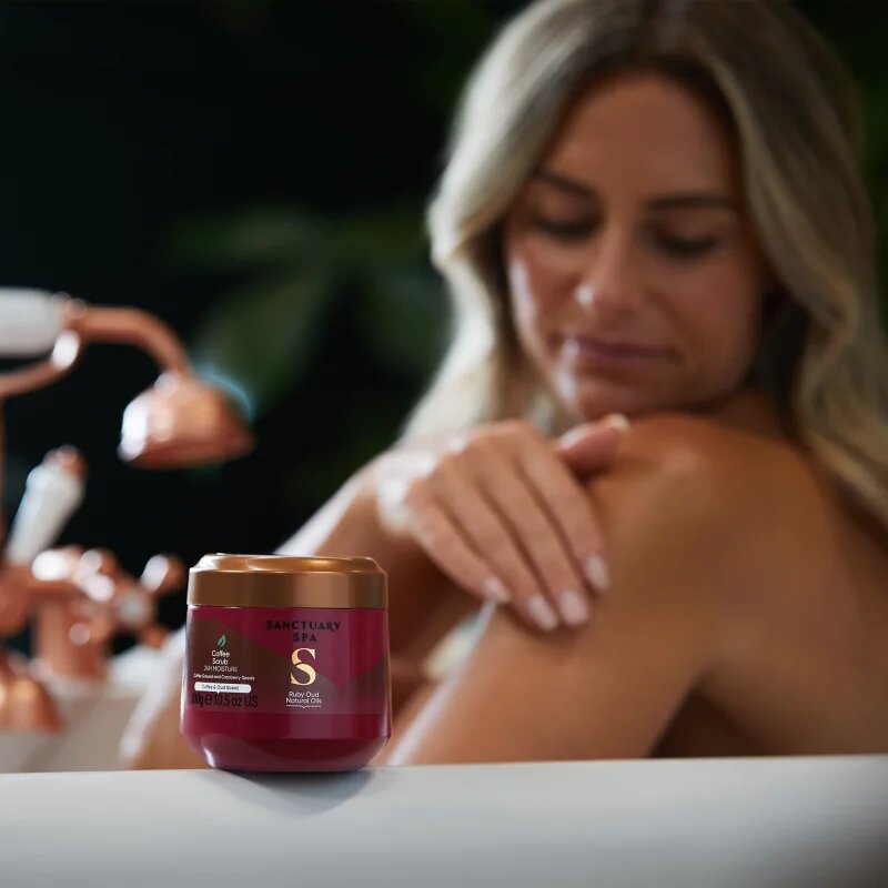 Sanctuary Spa Ruby Oud exfoliant de corp cu cafea 300 ml