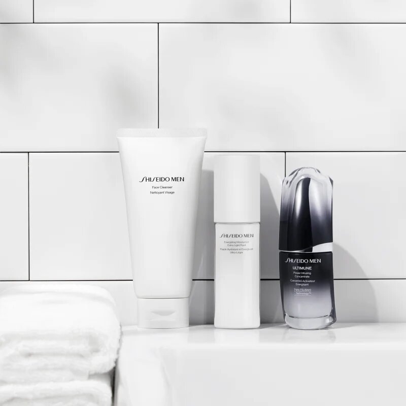 Shiseido Men Energizing Moisturizing Extra Light Fluid fluid efect regenerator pentru bărbați 100 ml