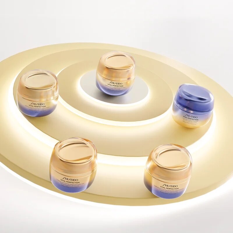 Shiseido Vital Perfection Uplifting and Firming Advanced Cream Soft Crema iluminatoare pentru fermitate ziua și noaptea 50 ml