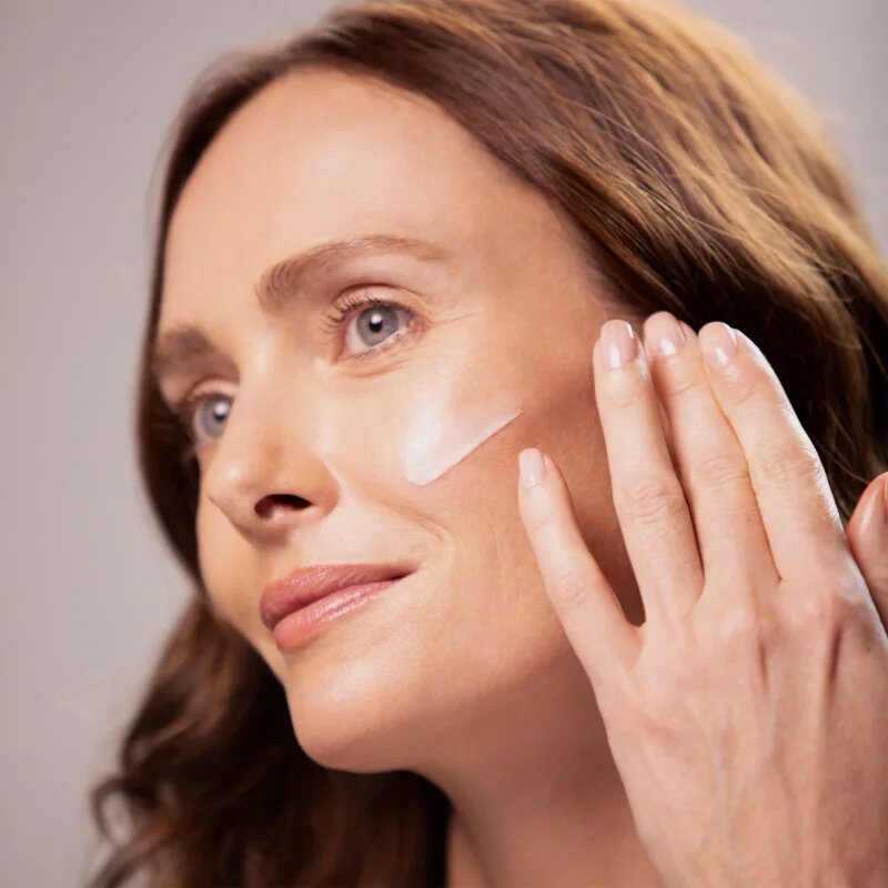 Sisley L'Integral Anti-Age Radiance AntiDark Spot Serum ser cu efect iluminator impotriva petelor intunecate 30 ml