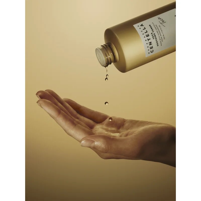 SKIN1004 Madagascar Centella Teca Soothing Toner tonic exfoliant delicat cu efect calmant 210 ml