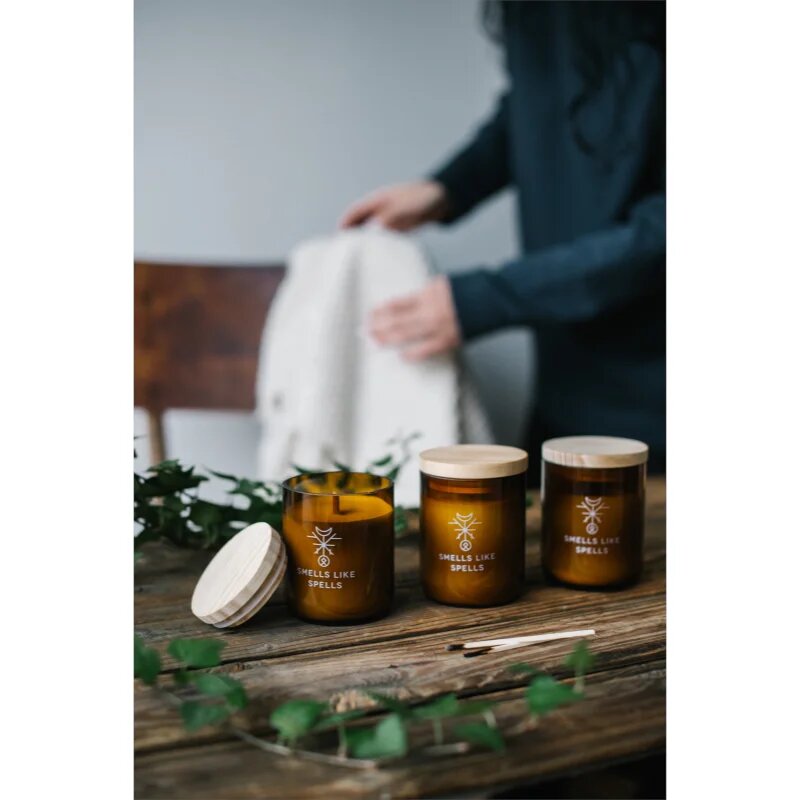 Smells Like Spells Norse Magic Frigga lumânare parfumată cu fitil din lemn (home/partnership) 200 g