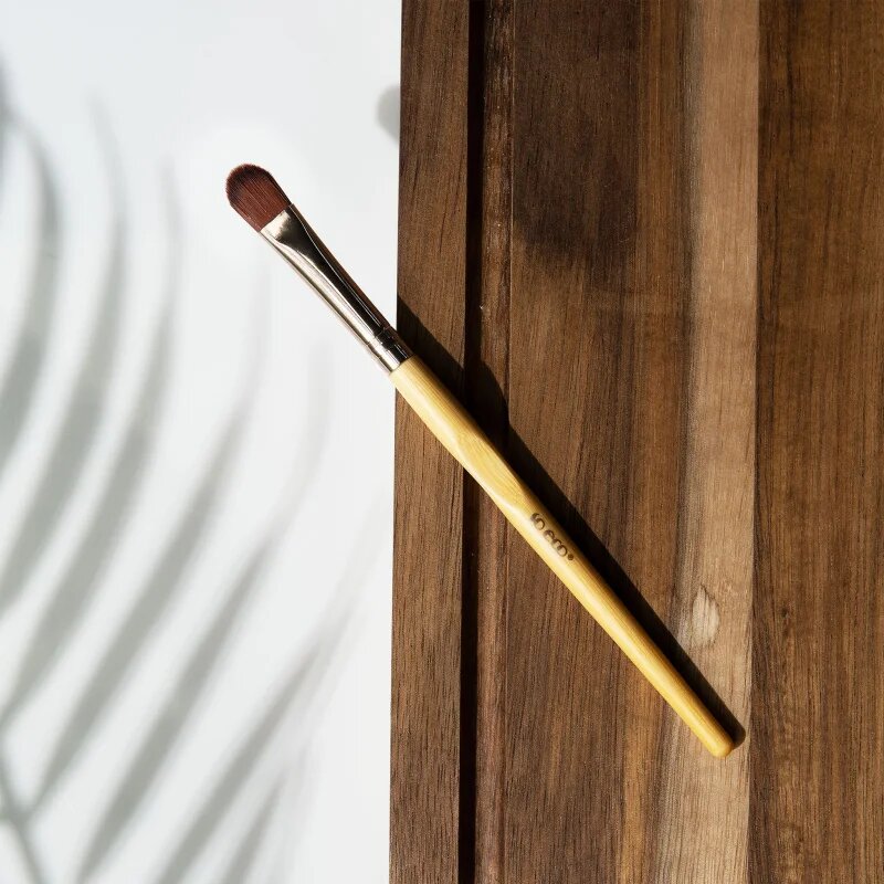 So Eco Eye Shading Brush pensula pentru fard de ochi 1 buc