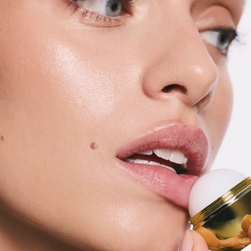SUNEWMED+ Vanilla Gold Kiss Moisturizing Lip Balm Balsam de buze hidratant unt de shea 13 g