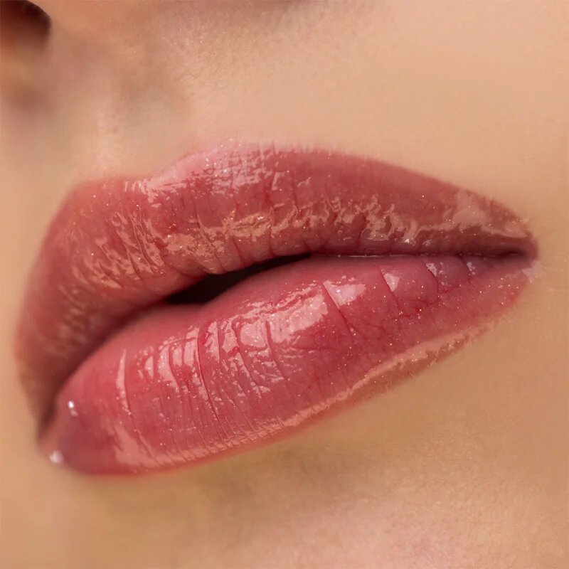theBalm Plump Your Pucker Lip Gloss luciu de buze pentru un volum suplimentar culoare Dilly Dally 2.7 ml