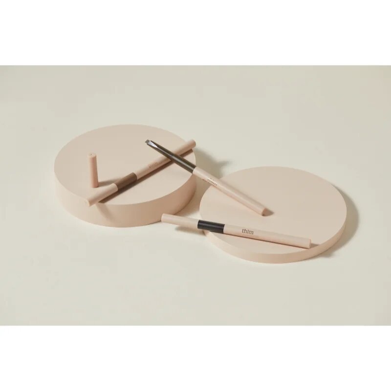 thim Artist Touch Brow Duo creion dermatograf cu două capete pentru sprâncene cu pensula culoare 01 Cocoa Brown 0.6 g