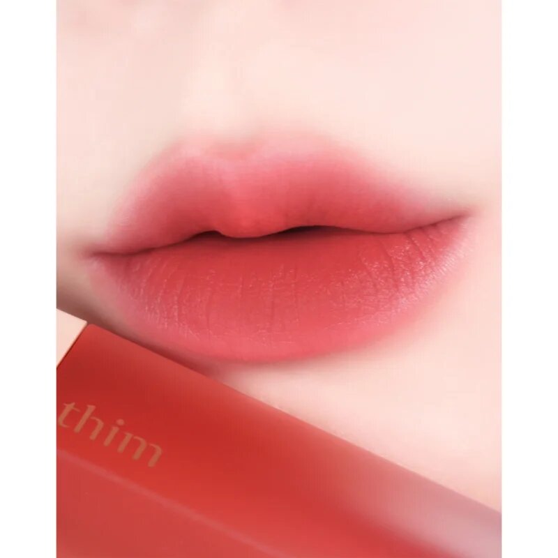 thim Sheer Matte Liquid Lip ruj lichid mat cu textură lejeră culoare 04 Petal Red 4 g