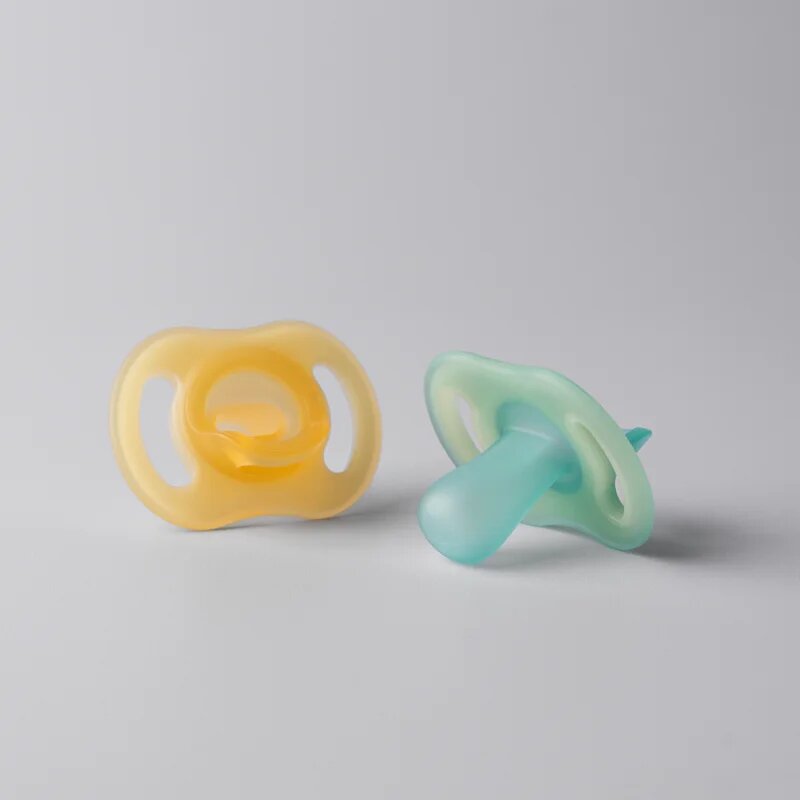 Tommee Tippee Ultra Light Night suzetă Orange/ Green 0-6m 2 buc