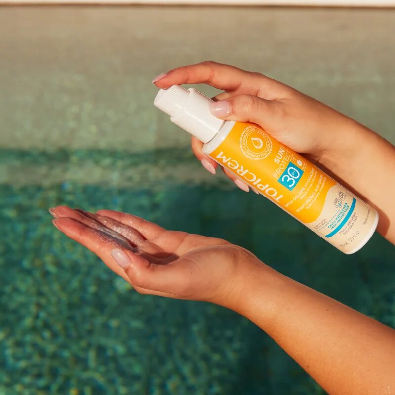 Topicrem Sun Protect Moisturizing Sun Spray spray de protecție cu efect de hidratare SPF 30 150 ml