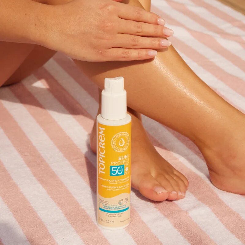 Topicrem Sun Protect Moisturizing Sun Spray spray de protecție cu efect de hidratare SPF 50+ 150 ml