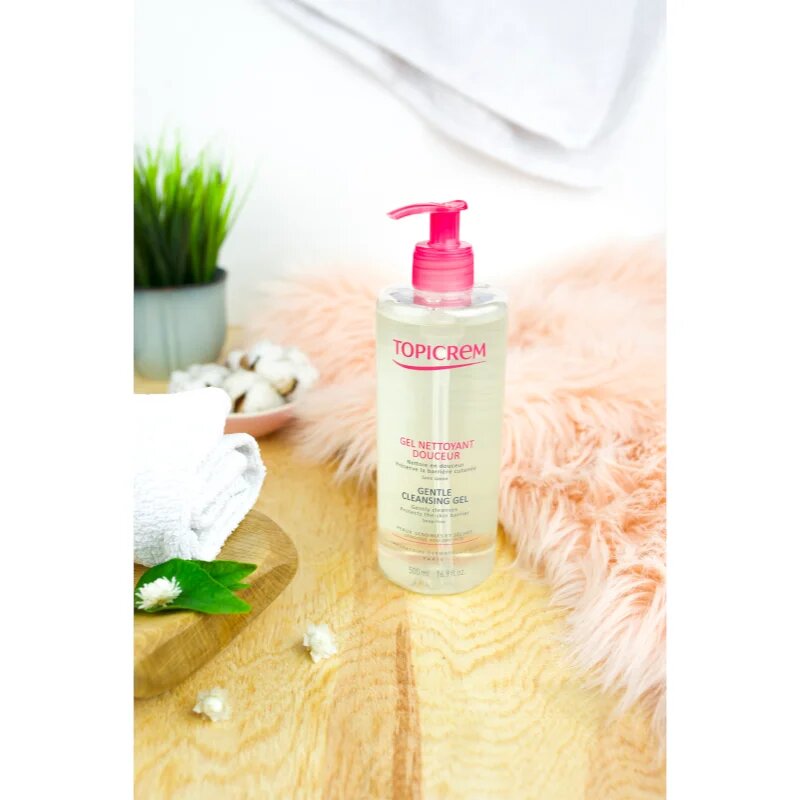Topicrem UH BODY Gentle Cleansing Gel Gel de curatare delicat pentru față corp și păr 500 ml