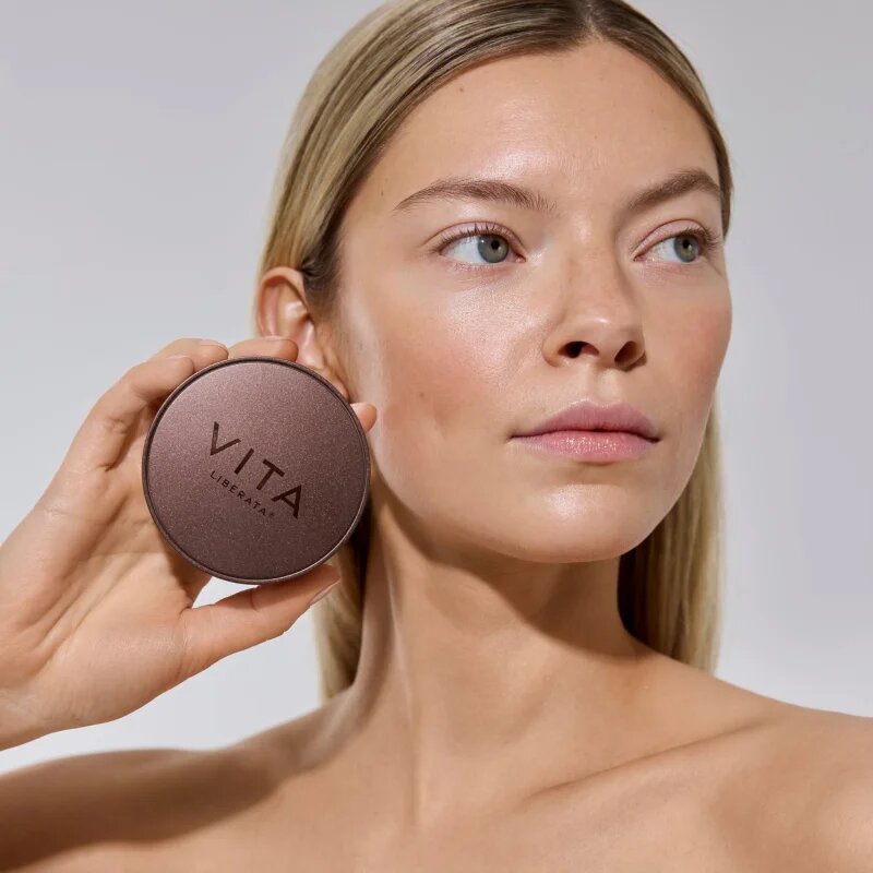 Vita Liberata Trystal™ Minerals autobronzant cu efect autobronzant culoare Sun Light 6 g