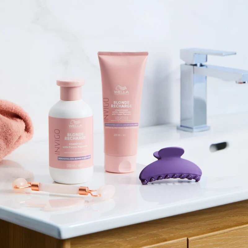 Wella Professionals Invigo Blonde Recharge șampon pentru păr blond neutralizeaza tonurile de galben 300 ml