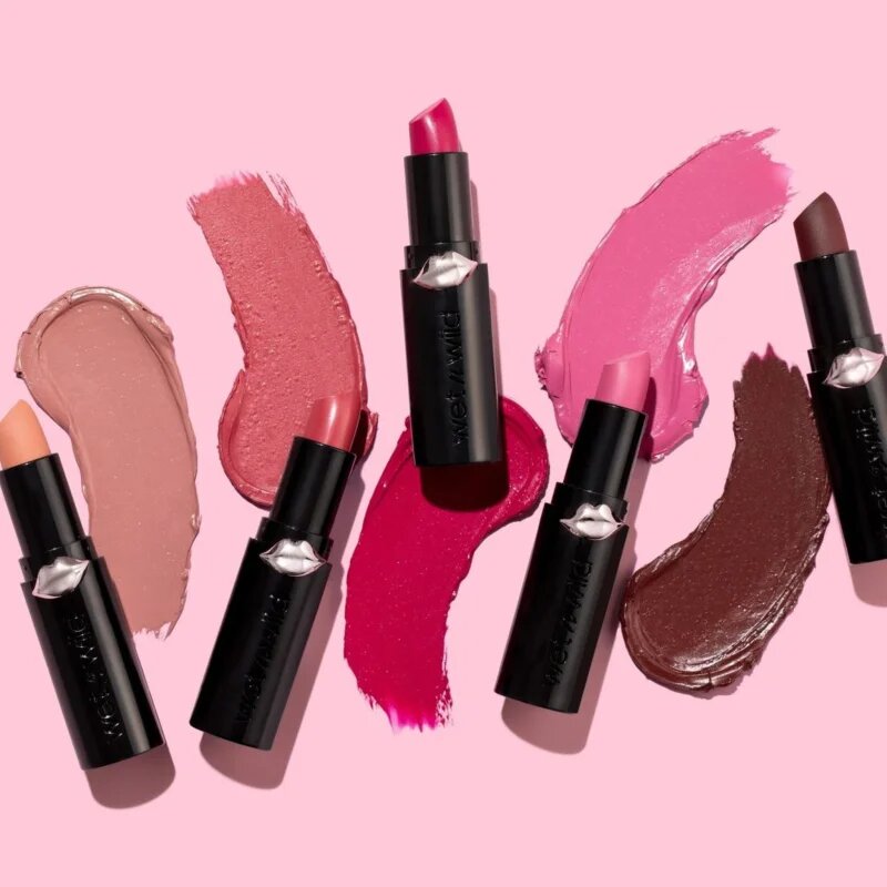 Wet n Wild MegaLast ruj hidratant cu efect matifiant culoare Red Velvet 3.3 g