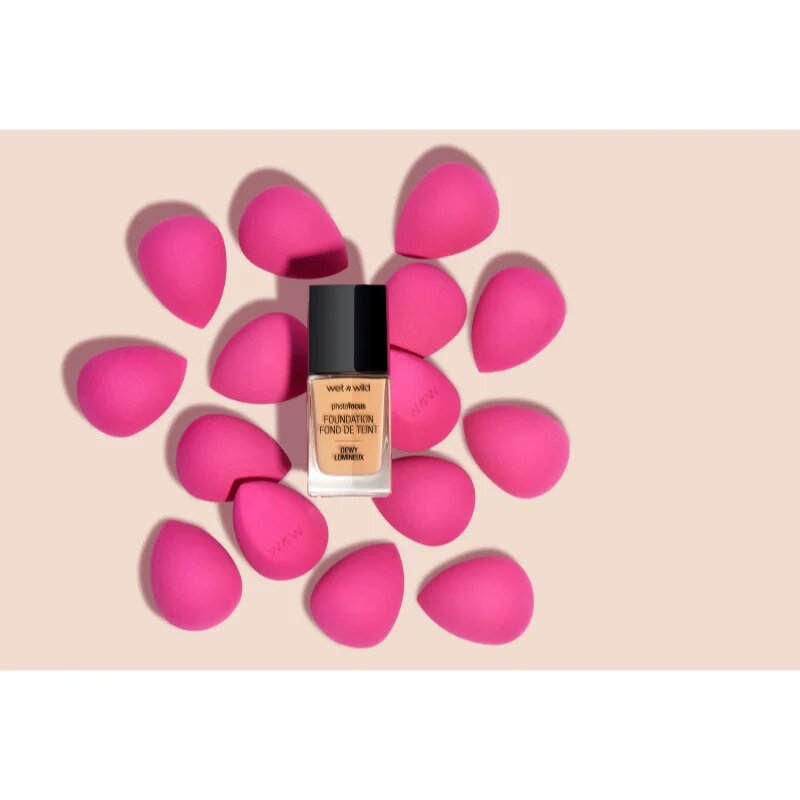 Wet n Wild PhotoFocus machiaj ușor de hidratare pentru o piele mai luminoasa culoare Soft Beige 28 ml