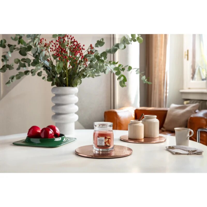 Yankee Candle Sugared Cinnamon Apple lumânare parfumată 368 g